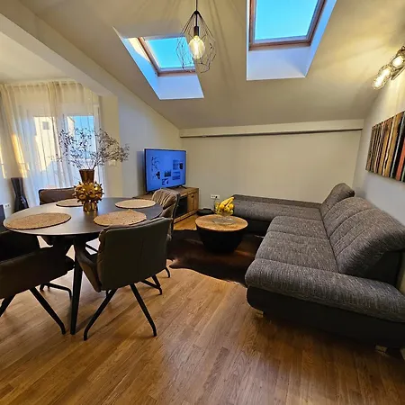 Blue Garden Loft - With Garage Apartmán